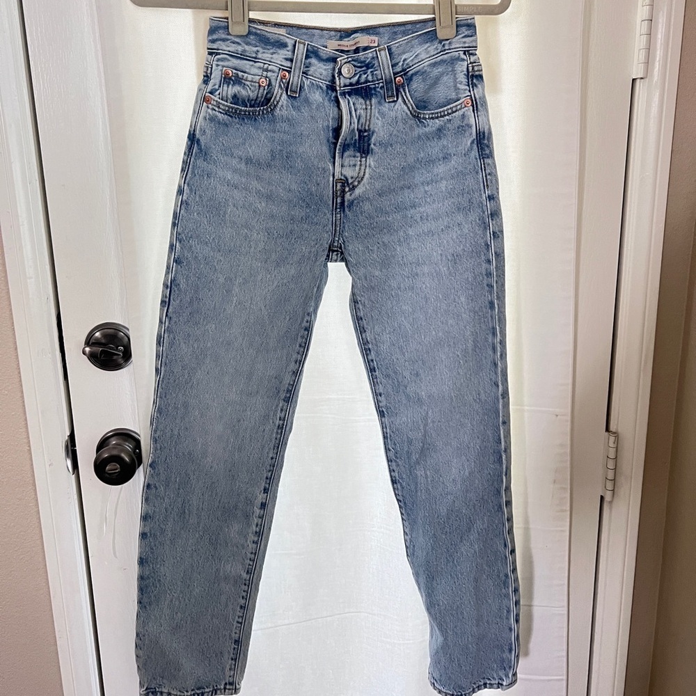 Levi's Wedgie Straight Ankle